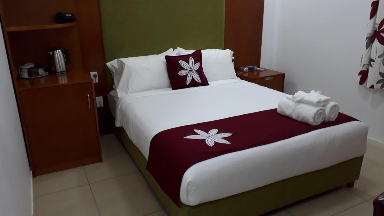 Alec'S Hotel Apia Exterior photo