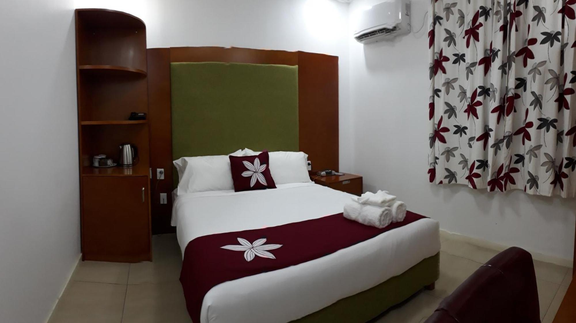 Alec'S Hotel Apia Exterior photo
