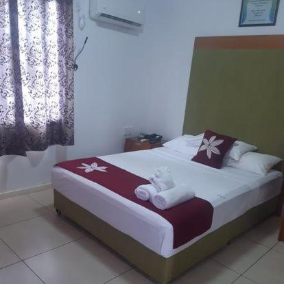 Alec'S Hotel Apia Exterior photo